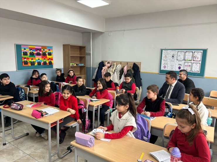 Kastamonu'da Kaymakam, öğrencinin mektupla ilettiği kitap okuma davetini kırmadı